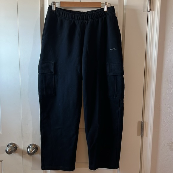 Aritzia Cozy Fleece Mega Cargo™ Sweatpant - Picture 1 of 7